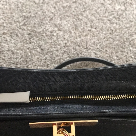 Micheal Kors Messenger Bag - Picture 7 of 8